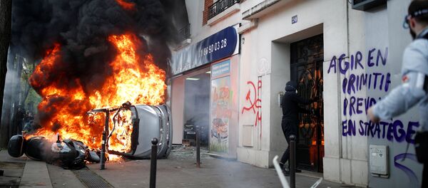 A car burns outside a Renault automobile garage during clashes during the May Day labour union march in Paris, France, May 1, 2018 A car burns outside a Renault automobile garage during clashes during the May Day labour union march in Paris, France, May 1, 2018 - Sputnik International
