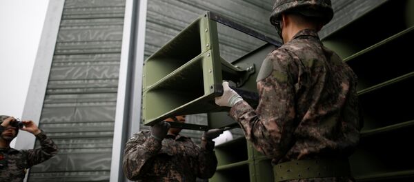 South Korean soldiers dismantle loudspeakers that were set up for propaganda broadcasts near the demilitarized zone separating the two Koreas in Paju, South Korea, May 1, 2018. South Korean soldiers dismantle loudspeakers that were set up for propaganda broadcasts near the demilitarized zone separating the two Koreas in Paju, South Korea, May 1, 2018. - Sputnik International