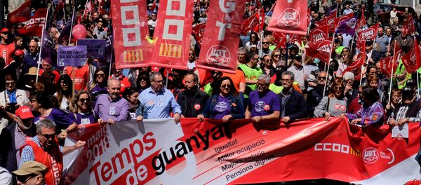 Demonstrators of Spain's leading trade unions CCOO and UGT march during May Day celebrations in Valencia - Sputnik International