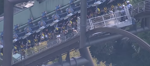 Glitch leaves riders on Universal Studios Japan ride hanging 100 feet in the air for two hours Glitch leaves riders on Universal Studios Japan ride hanging 100 feet in the air for two hours - Sputnik International