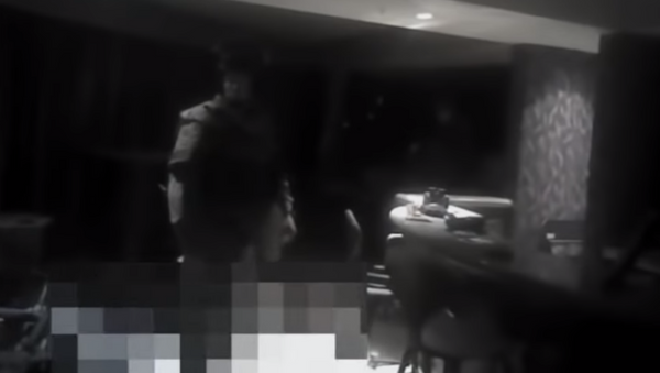 Las Vegas Metropolitan Police Department releases new bodycam footage of officers storming Stephen Paddock's suit on October 1, 2018. - Sputnik International