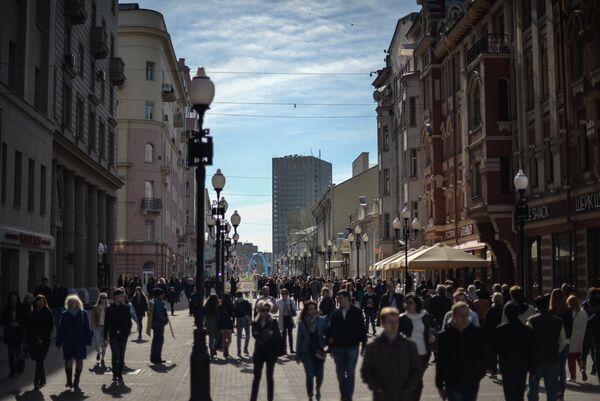 Old Arbat Street is one of the major tourist attractions of Moscow. Here one can find lots of street performers, flash mobs, tourist shops as well as pubs, good restaurants and coffee shops. - Sputnik International