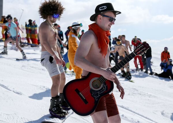 Stripping Down in the Arctic: 2018 'Khibiny-Bikini' Festival Stripping Down in the Arctic: 2018 'Khibiny-Bikini' Festival - Sputnik International