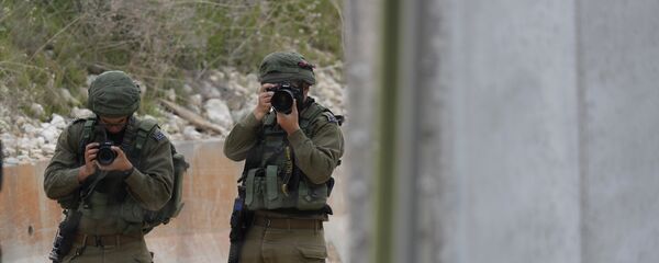Israeli soldiers take pictures of construction work on a wall along the Israeli border, in the costal town of Naqoura, south Lebanon, Thursday, Feb. 8, 2018 Israeli soldiers take pictures of construction work on a wall along the Israeli border, in the costal town of Naqoura, south Lebanon, Thursday, Feb. 8, 2018 - Sputnik International