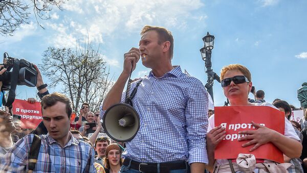 Russian opposition leader Alexei Navalny (C) attends a protest rally ahead of President Vladimir Putin's inauguration ceremony, Moscow, Russia May 5, 2018 - Sputnik International