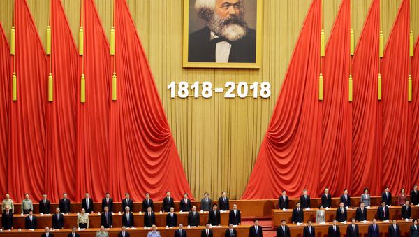 Chinese President Xi Jinping and other officials sing the national anthem at an event commemorating the 200th birth anniversary of Karl Marx, in Beijing, China May 4, 2018 - Sputnik International