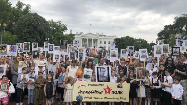 About 700 people walked from the White House to the WWII memorial during the Immortal Regiment March in Washington - Sputnik International