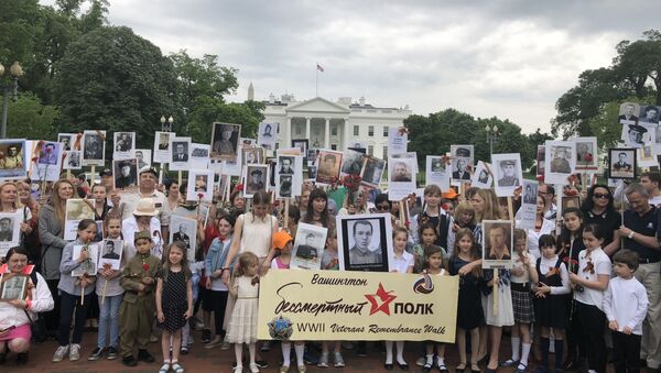 About 700 people walked from the White House to the WWII memorial during the Immortal Regiment March in Washington - Sputnik International