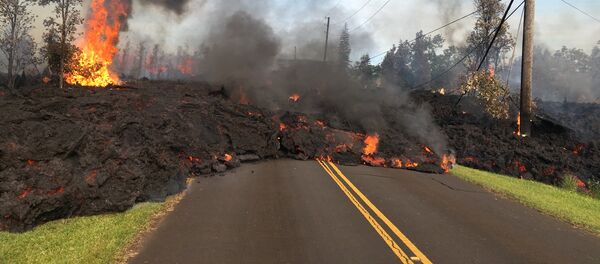 Lava advances along a street near a fissure in Leilani Estates, on Kilauea Volcano's lower East Rift Zone, Hawaii, the U.S., May 5, 2018 Lava advances along a street near a fissure in Leilani Estates, on Kilauea Volcano's lower East Rift Zone, Hawaii, the U.S., May 5, 2018 - Sputnik International