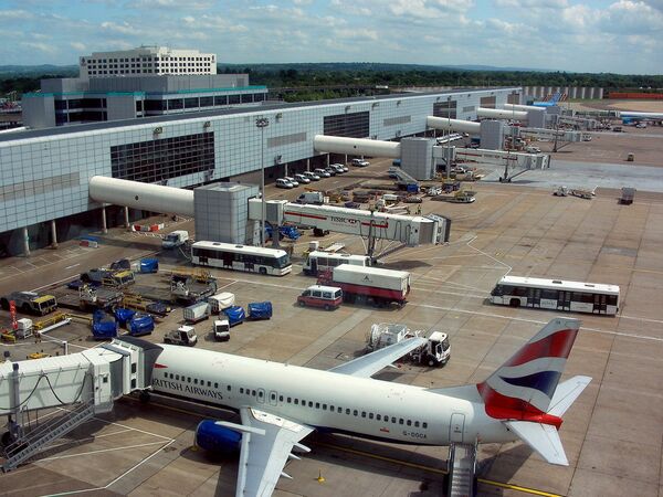 Passenger Jet Miraculously Misses 'Dark Coloured Drone' During Landing at Gatwick Airport Passenger Jet Miraculously Misses 'Dark Coloured Drone' During Landing at Gatwick Airport - Sputnik International