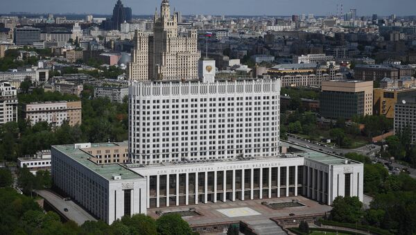 The Government House, front, and a residential building at Kudrinskaya Square in Moscow - Sputnik International