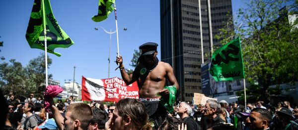 Workers of the state-owned rail operator SNCF rally outside the Montparnasse train station in Paris during a protest by the SUD-Rail trade union against the government's reforms for SNCF on May 7, 2018 Workers of the state-owned rail operator SNCF rally outside the Montparnasse train station in Paris during a protest by the SUD-Rail trade union against the government's reforms for SNCF on May 7, 2018 - Sputnik International