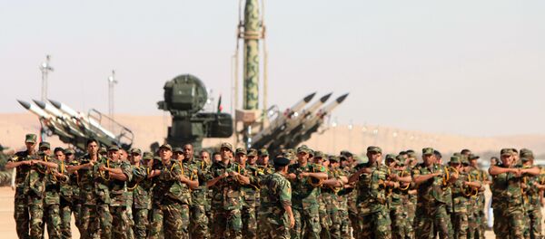 Soldiers from the self-styled army of Libyan Strongman Khalifa Haftar take part in a military parade in the eastern city of Benghazi on May 7, 2018, during which Haftar announced a military offensive to take from terrorists the city of Derna, the only part of eastern Libya outside his forces' control - Sputnik International
