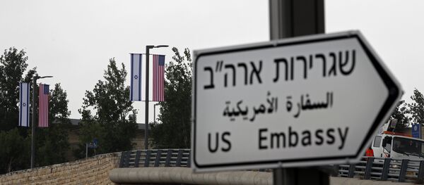 A new road sign indicating the way to the new US embassy in Jerusalem is seen on May 7, 2018 - Sputnik International