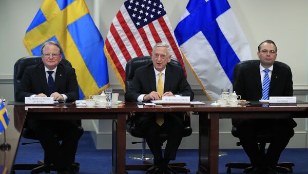 Secretary of Defense Jim Mattis, center, with Sweden's Minister of Defense Peter Hultqvist, left, and Finland's Minister of Defense Jussi Niinistö speaks during a trilateral meeting at the Pentagon, Tuesday, May 8, 2018 - Sputnik International