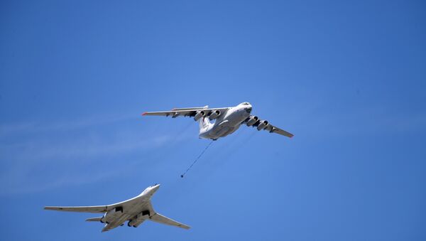 The Il-78 air refueller and the strategic Tu-160 bomber rocket carrier on the military parade devoted to the 73rd anniversary of the victory in the Great Patriotic War of 1941-1945 - Sputnik International