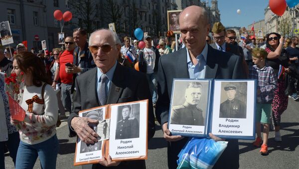 Participants of the action An immortal regiment in Moscow - Sputnik International