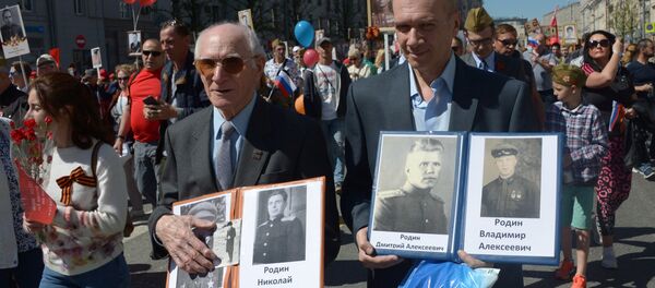 Participants of the action An immortal regiment in Moscow - Sputnik International