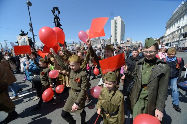 Residents of Vladivostok participate in the stock Immortal Regiment Residents of Vladivostok participate in the stock Immortal Regiment - Sputnik International
