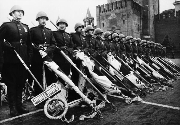 Hitler's 'Brainchild': The History of the Iconic Volkswagen Beetle - Sputnik International