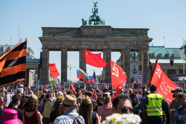 Participants of the action Immortal regiment in Berlin Participants of the action Immortal regiment in Berlin - Sputnik International