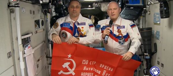 ISS: Russian Cosmounauts Remind About Importance of Peace on Earth on Victory Day ISS: Russian Cosmounauts Remind About Importance of Peace on Earth on Victory Day - Sputnik International