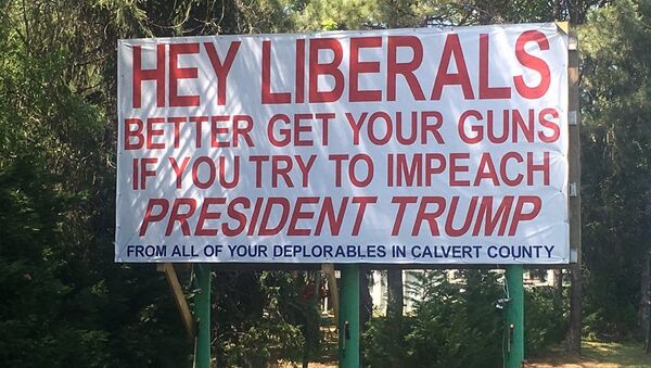 Billboard in Huntingtown tells liberals to get their guns is they try to impeach Trump. - Sputnik International