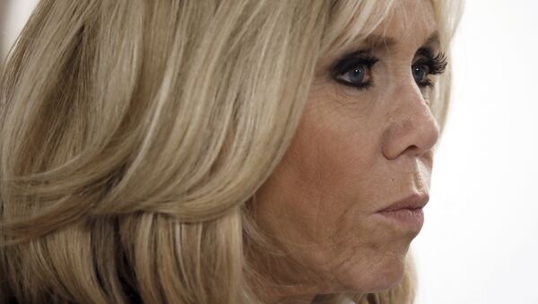 Brigitte Macron, wife of the French President, takes part in a visit at the Delafontaine Hospital in Saint-Denis, near Paris, as part of the World AIDS Day, on December 1, 2017 - Sputnik International