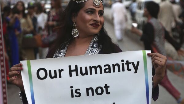 A member of the Pakistani transgender community holds up a sign, during a symbolic catwalk event, in Karachi, Pakistan, Monday, Nov. 20, 2017 - Sputnik International