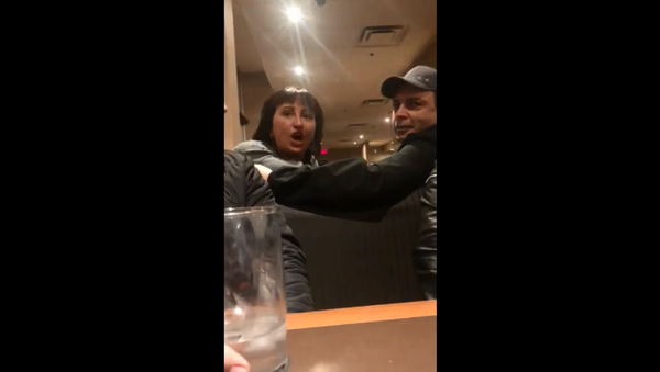 Canadian woman filmed going on racist rant at a Denny's restaurant in Alberta, Canada - Sputnik International