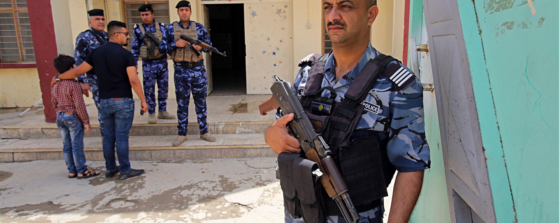 In this Wednesday, May 9, 2018 photo, Iraqi security forces guard a polling station in Baghdad, Iraq - Sputnik International, 1920, 07.11.2021
