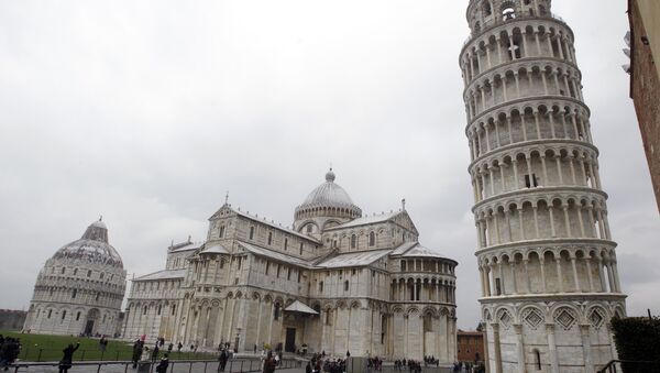 A view of the the Tower of Pisa (Torre di Pisa) is the campanile, or freestanding bell tower, of the cathedral of the Italian city of Pisa - Sputnik International