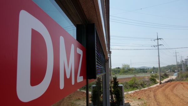 A sign advertising properties within and along the demilitarized zone (DMZ) which separates the two Koreas, is seen at a real estate agency in Munsan, South Korea May 10, 2018. - Sputnik International