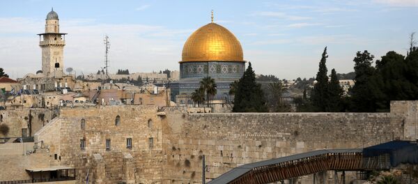A general view of Jerusalem's Old City shows the Western Wall, Judaism's holiest prayer site, in the foreground as the Dome of the Rock, located on the compound known to Muslims as Noble Sanctuary and to Jews as Temple Mount, is seen in the background December 10, 2017 A general view of Jerusalem's Old City shows the Western Wall, Judaism's holiest prayer site, in the foreground as the Dome of the Rock, located on the compound known to Muslims as Noble Sanctuary and to Jews as Temple Mount, is seen in the background December 10, 2017 - Sputnik International