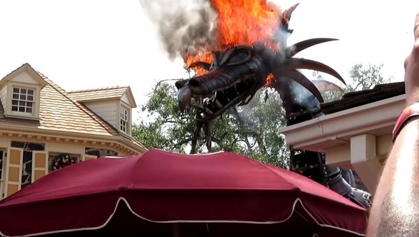 Fantasy Parade Dragon Catches Fire at Theme Park - Sputnik International