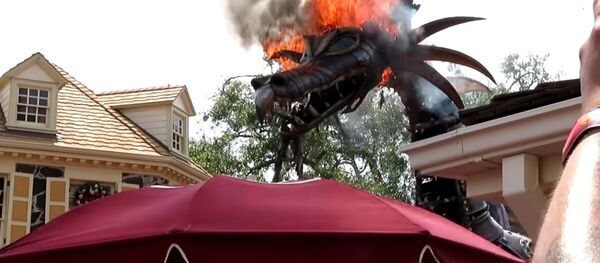 Fantasy Parade Dragon Catches Fire at Theme Park - Sputnik International