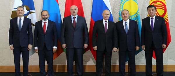 Russian President Vladimir Putin during a joint photo session before a meeting of the Supreme Eurasian Economic Council in Sochi Russian President Vladimir Putin during a joint photo session before a meeting of the Supreme Eurasian Economic Council in Sochi - Sputnik International