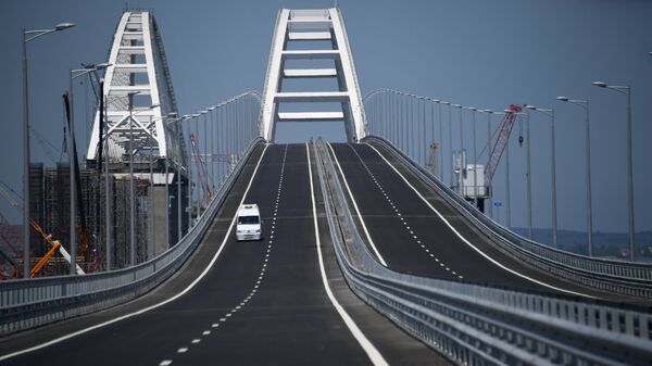 Crimean bridge opens for automobile transport - Sputnik International