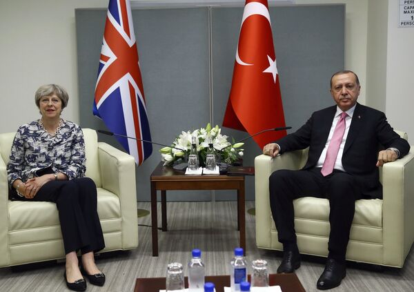 Turkey's President Recep Tayyip Erdogan, right, and with British Prime Minister Theresa May pose for photos at U.N. headquarters, Tuesday, Sept. 19, 2017. Turkey's President Recep Tayyip Erdogan, right, and with British Prime Minister Theresa May pose for photos at U.N. headquarters, Tuesday, Sept. 19, 2017. - Sputnik International