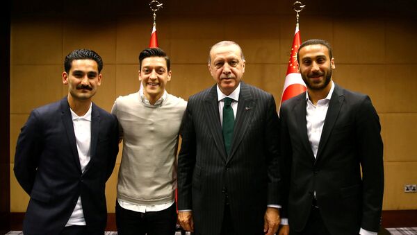 Turkish President Tayyip Erdogan meets with Premier League soccer players Ilkay Gundogan of Manchester City, Mesut Ozil of Arsenal and Cenk Tosun of Everton in London, Britain May 13, 2018 - Sputnik International