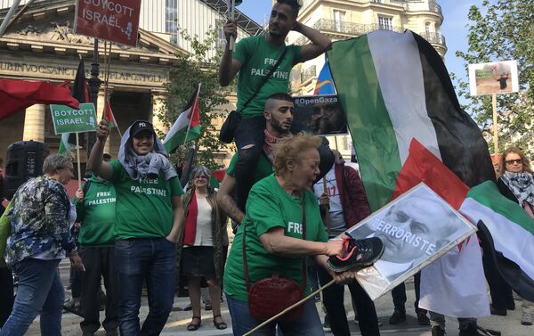 Demonstrators gather in Paris to protest Gaza violence - Sputnik International