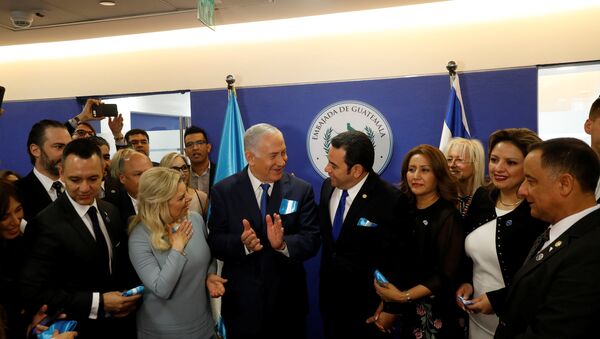 Guatemalan President Jimmy Morales, his wife Hilda Patricia Marroquin, Israeli Prime Minister Benjamin Netanyahu and his wife Sara, and Guatemalan Foreign Minister Sandra Jovel Polanco attend the dedication ceremony of the embassy of Guatemala in Jerusalem, May 16, 2018 - Sputnik International