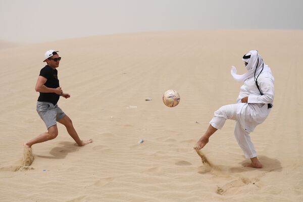 Playing football in the desert of Khor Al Adaid, Doha, Qatar. - Sputnik International