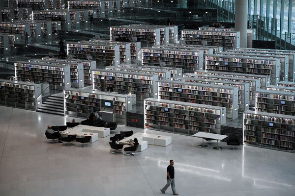 Visitors in the National Library in Doha, Qatar. - Sputnik International