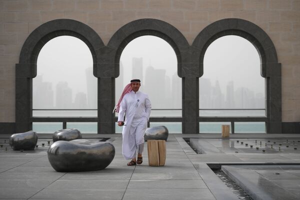 A visitor in the museum of Islamic art in Doha, Qatar. - Sputnik International