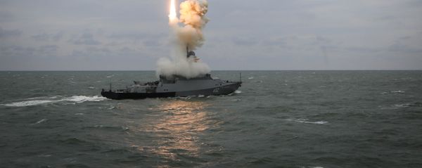 The Grad Sviyazhsk corvette shoots the Kalibr missile during the final stage of summer exercises of the Caspian Flotilla's battle groups - Sputnik International