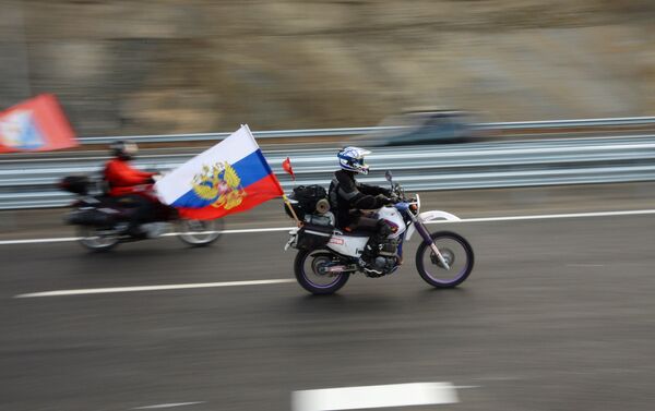 Motorcyclists on the Crimean Bridge's freeway section - Sputnik International