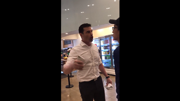 New York lawyer caught on camera going on racist rant about Hispanic workers speaking Spanish with Spanish-speaking customers - Sputnik International