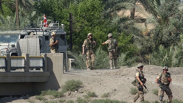 Danish soldiers secure the area around a bridge in Basra, Iraq (File) - Sputnik International