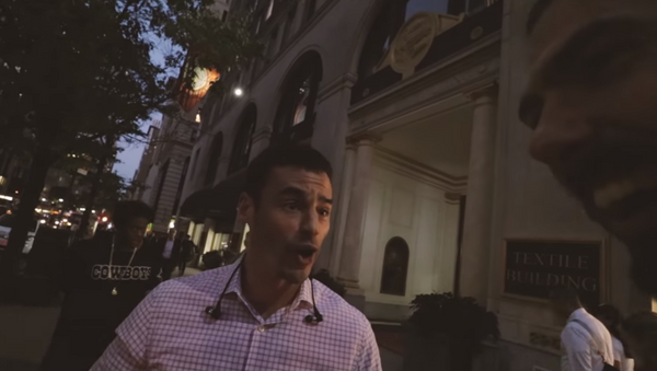 Aaron Schlossberg filmed harassing YouTuber Willie Morris on streets of NYC - Sputnik International